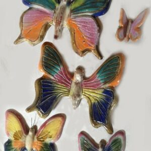 Papillons en grès émaillé multicolores